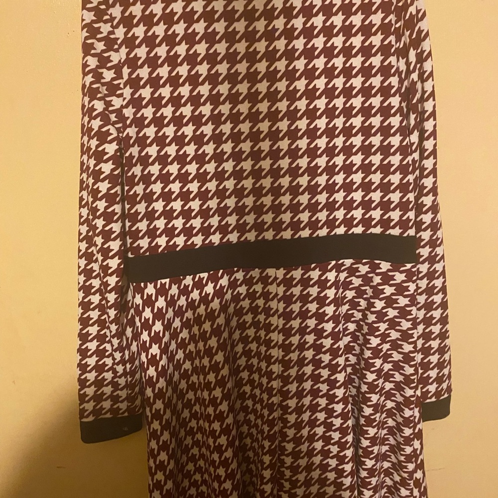 Shein Black and burgandy Houndstooth Top - Picture 3 of 3